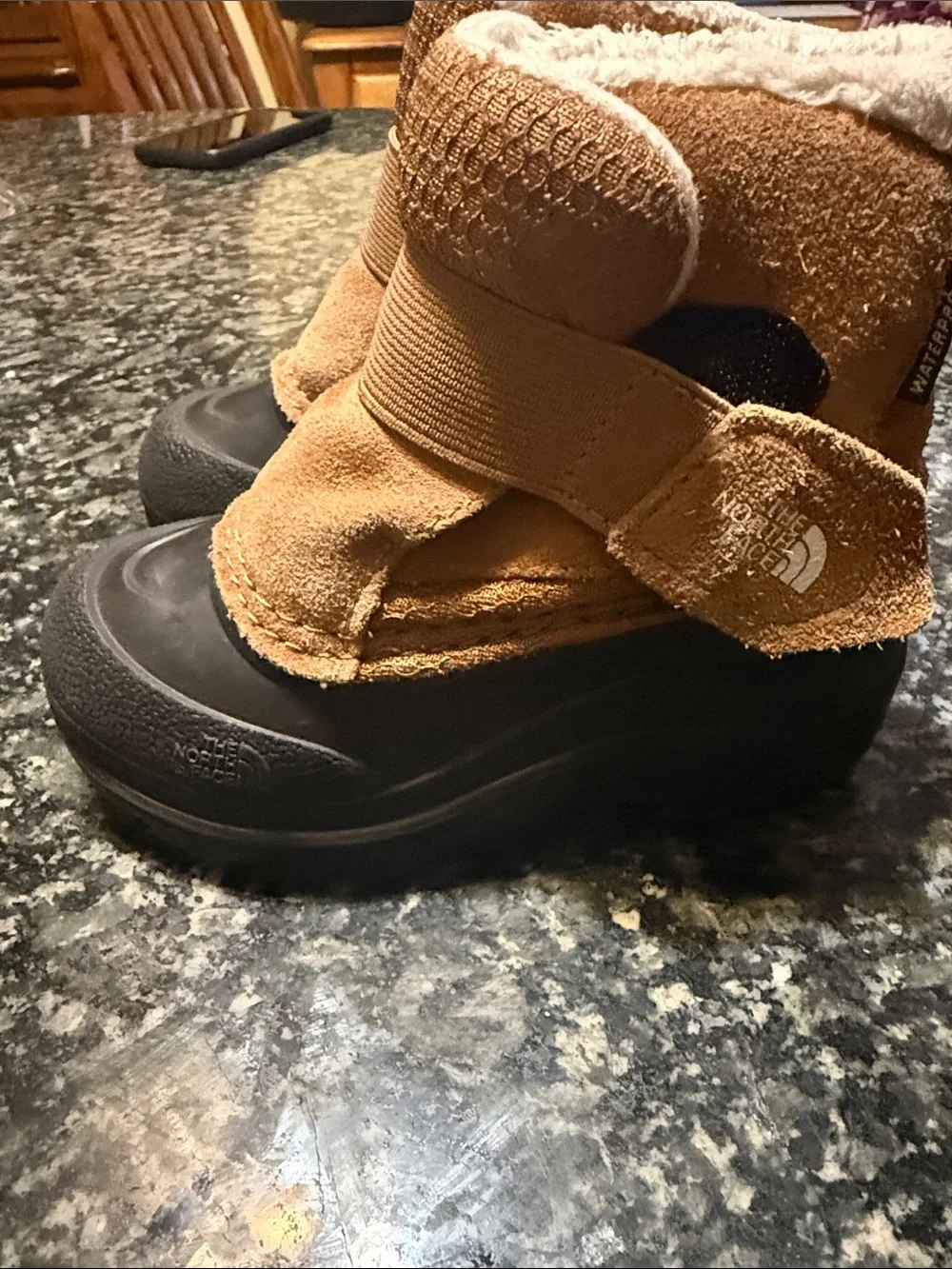 The NorthFace toddler size 8 winter boots waterproof Alpenglow II toasted brown